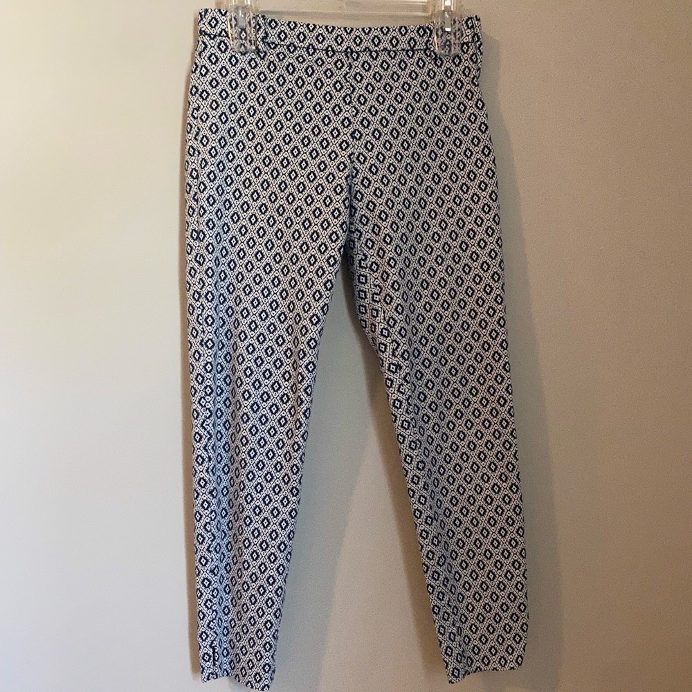 Diamond print blue and white cropped pants